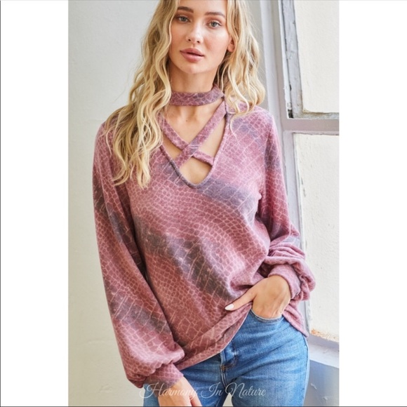 B16💗Stunning💗Rose X-Front sweater w/softest material (m) - Picture 4 of 7